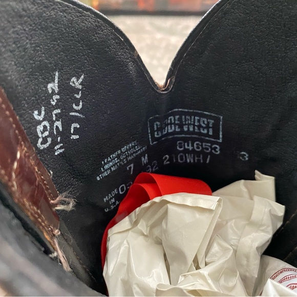 SOLD!! Vintage two tone black and brown cowboy boots - Picture 7 of 7